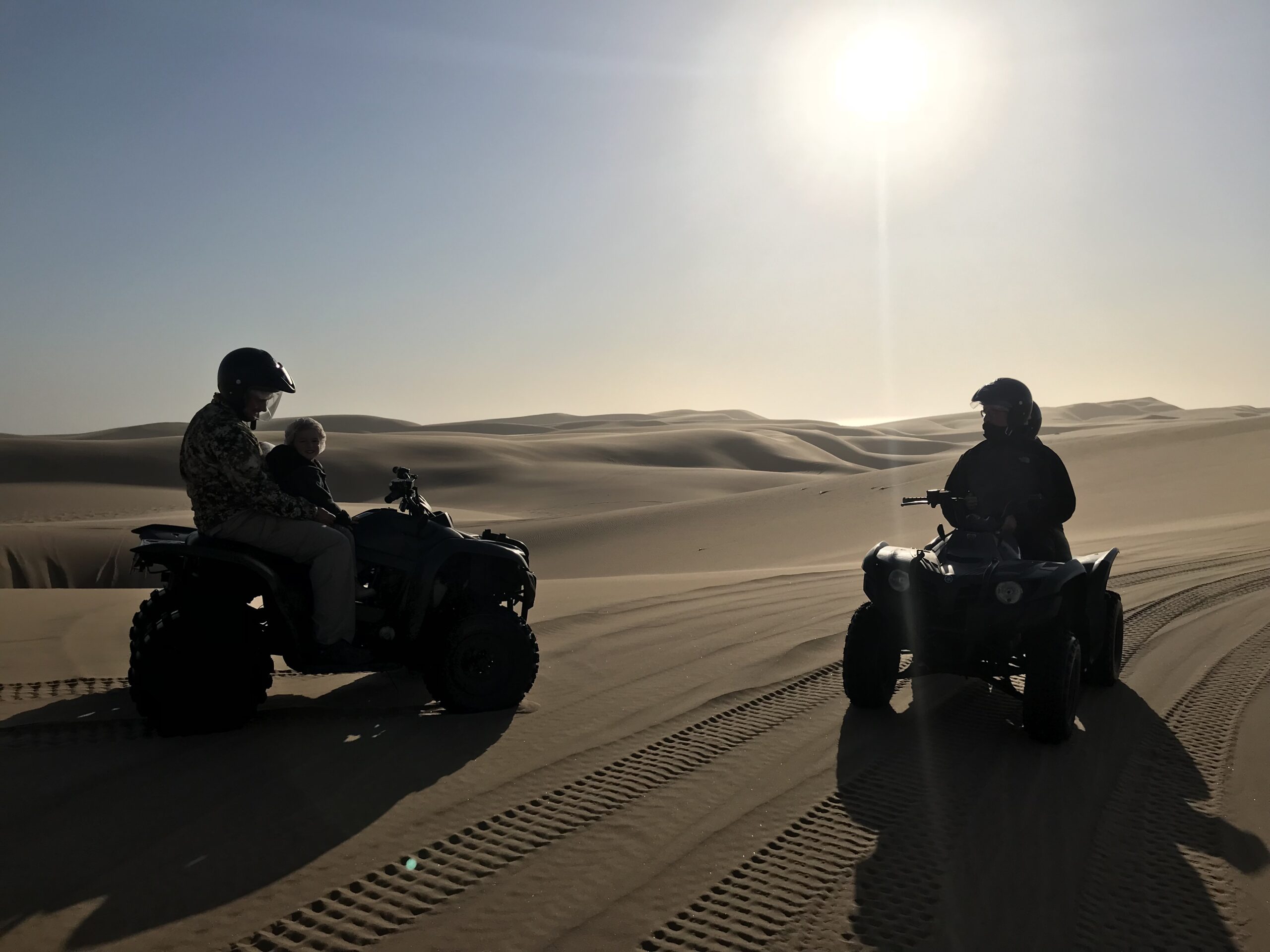 ruta en moto por desierto de áfrica