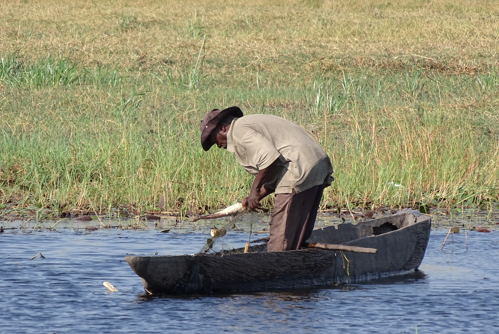 imagen de pescador en áfrica